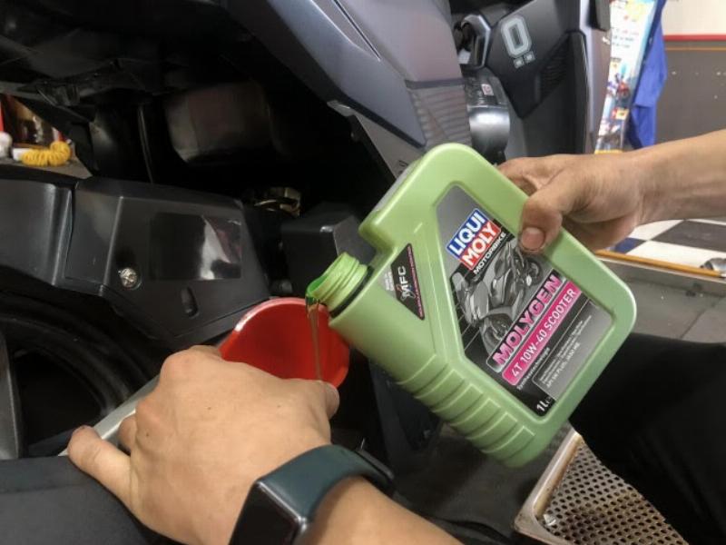 Các yếu tố chính ảnh hưởng đến tốc độ và hiệu suất vận hành của xe máy 50cc